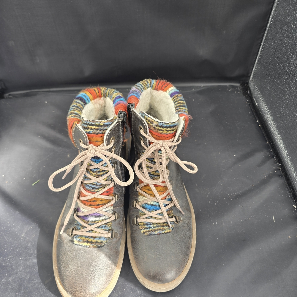 Multicolor Knit‎ Lace-Up Ankle Boots